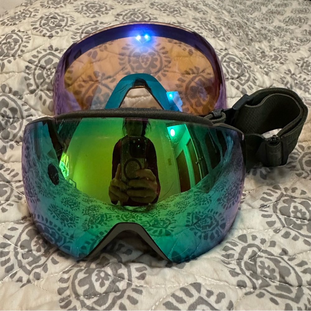 Smith IO Mag Chromapop ski goggles
with extra lowlight lens